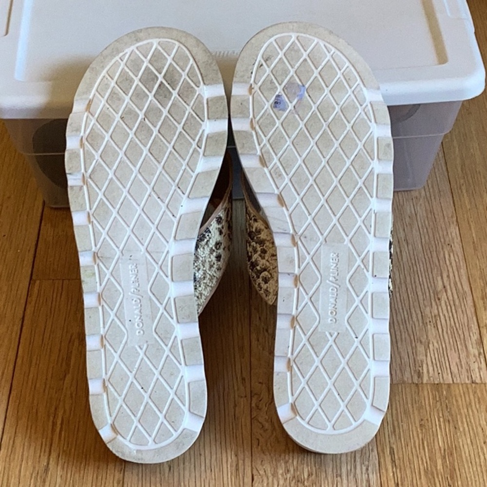 Donald/Pliner Laura-size 10 M.Synthetic snakeskin upper Man made outsole preow - Picture 3 of 8